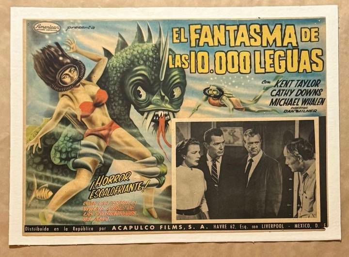 Vintage movie poster for 'El Fantasma de las 10,000 Leguas' with fantasy elements and a group of people.